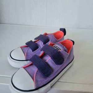 Converse girls infant/toddler size: 7 Color: purple